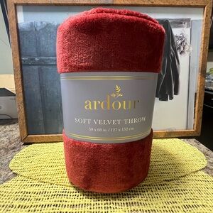 Soft Velvet Throw Blanket - Red